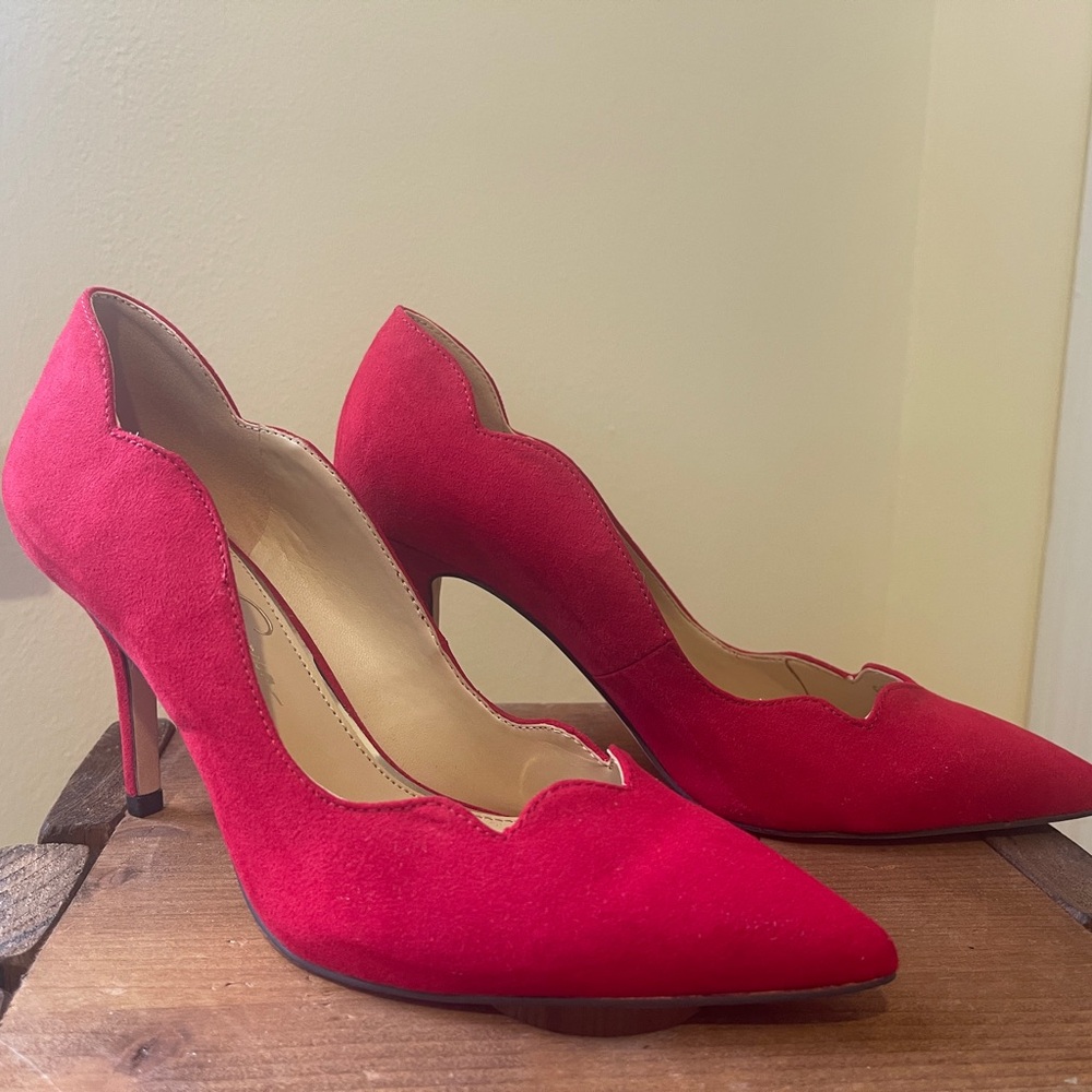 JESSICA SIMPSON SEXY RED SCALLOPED STILLETO SZ8 NWT